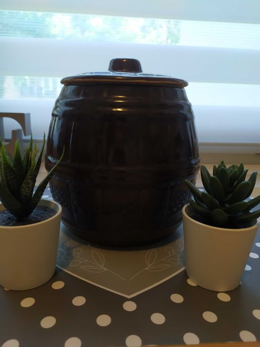 Stara beczka, kamionka do kiszenia prl