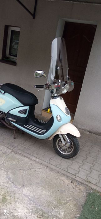 Skuter ZNEN styl Retro poj 50 (czterosów)