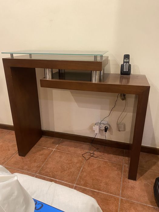 Móvel de entrada/apoio em madeira e vidro