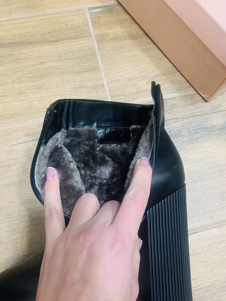 Зимние ботинки на каблуке