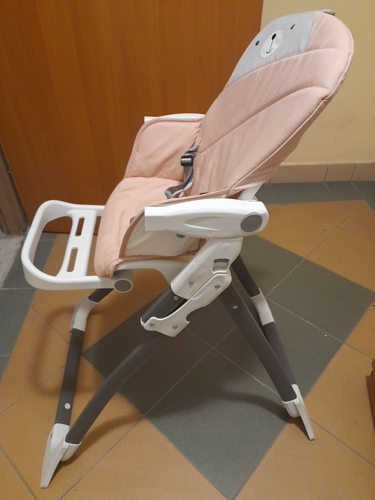 Krzesełko do karmienia BP ze stolikiem, składane, mobilne