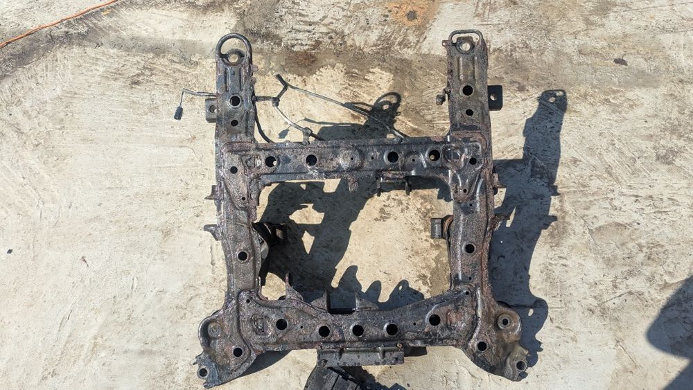 Передній підрамник suzuki grand vitara 5D 2.0 бензин