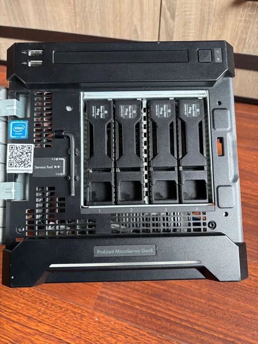 Продается HP MicroServer Gen8 для дома/ офиса ( используется как NAS )