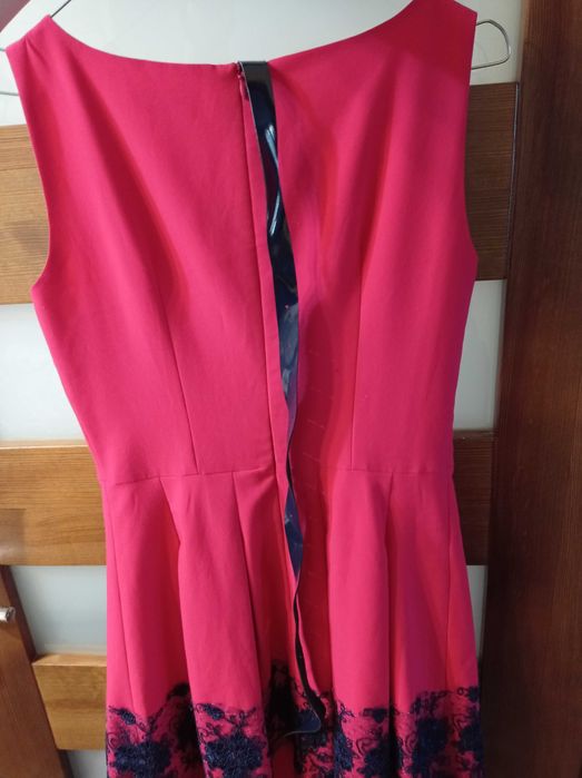 Sukienka malinowa z koronką r.38