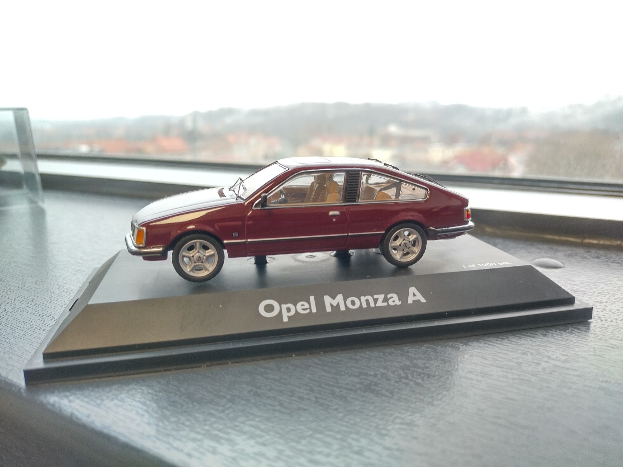 Opel Monza A 1:43 Schuco bordowy.