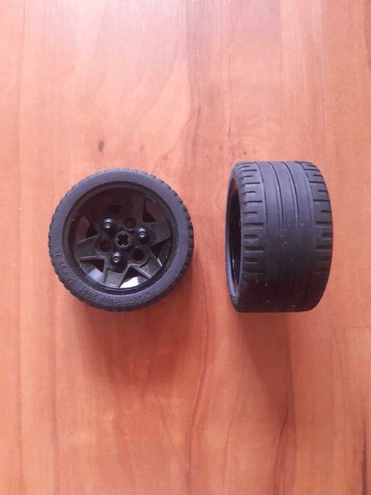 2 koła z oponami LEGO, 56x28ZR