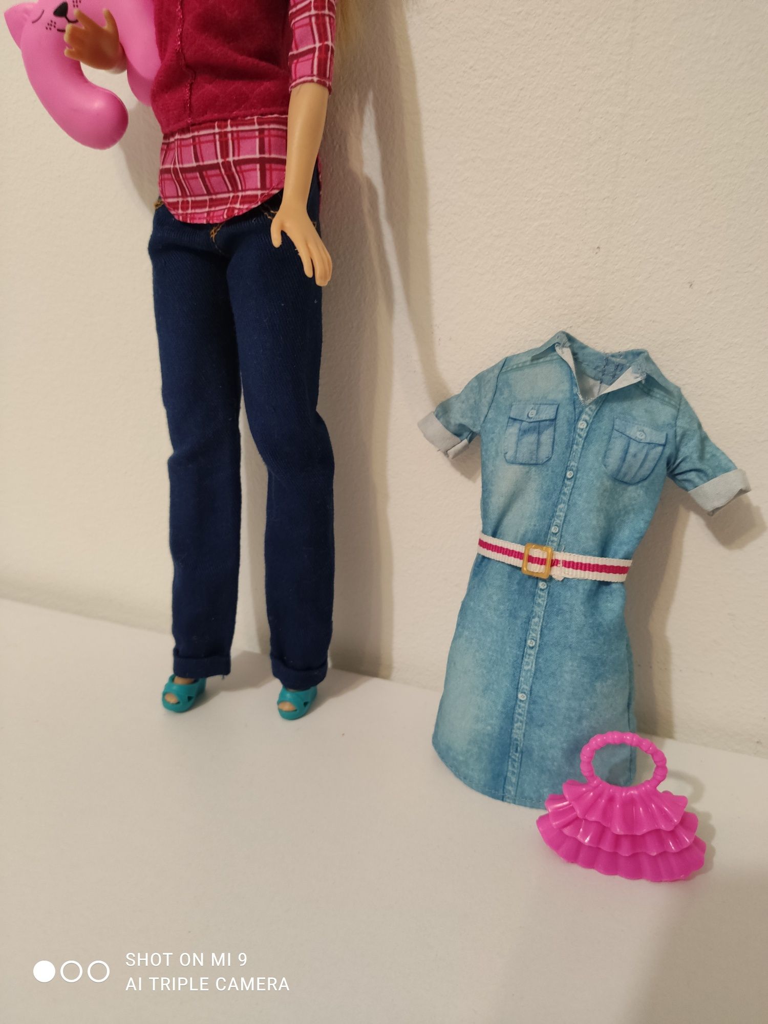 Barbie Lalka w podróży Mattel akcesoria sukienka,spodnie,bluzka modna