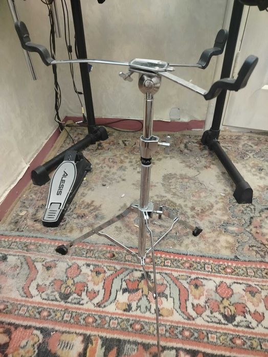 Электронные барабаны Alesis Turbo Mesh Kit 12" Crimson snare + стойка