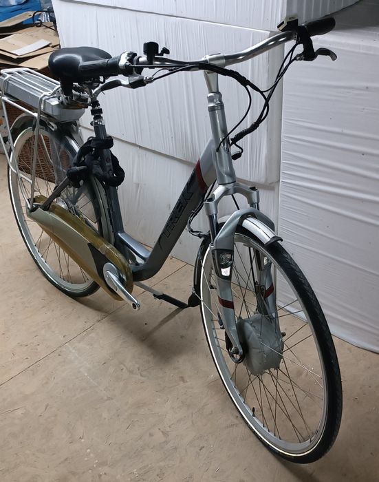 Rower elektryczny TREK NAVIGATOR 300