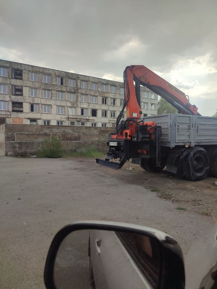 Манипулятор на бпще КАМАЗА