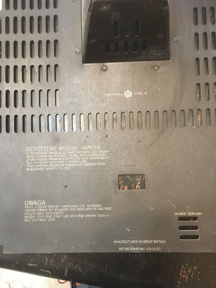 Stary telewizor firmy CAMBRIDGE