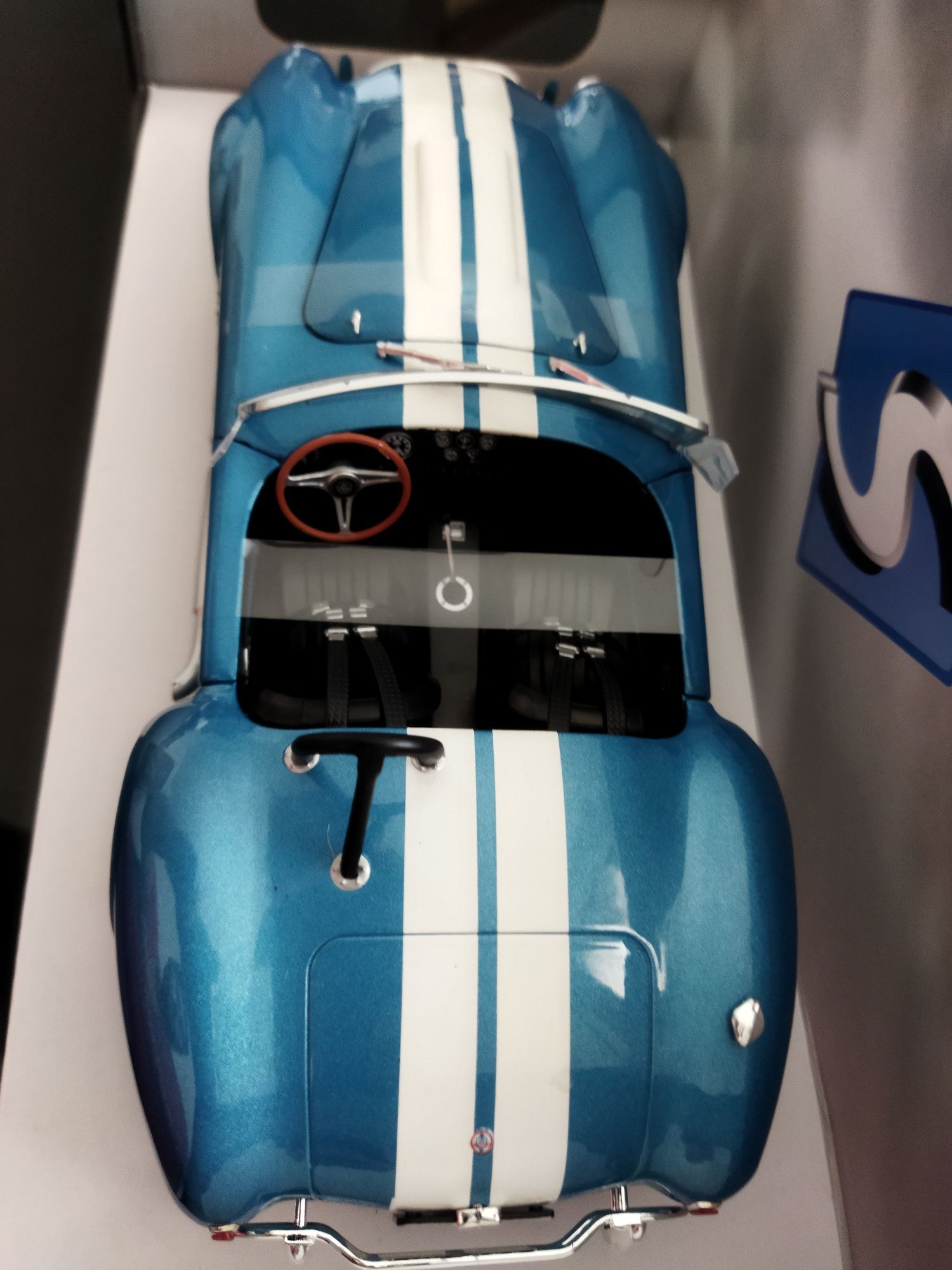 AC Cobra escala 1/18 Solido
