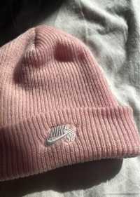 Różowa czapka beanie Nike