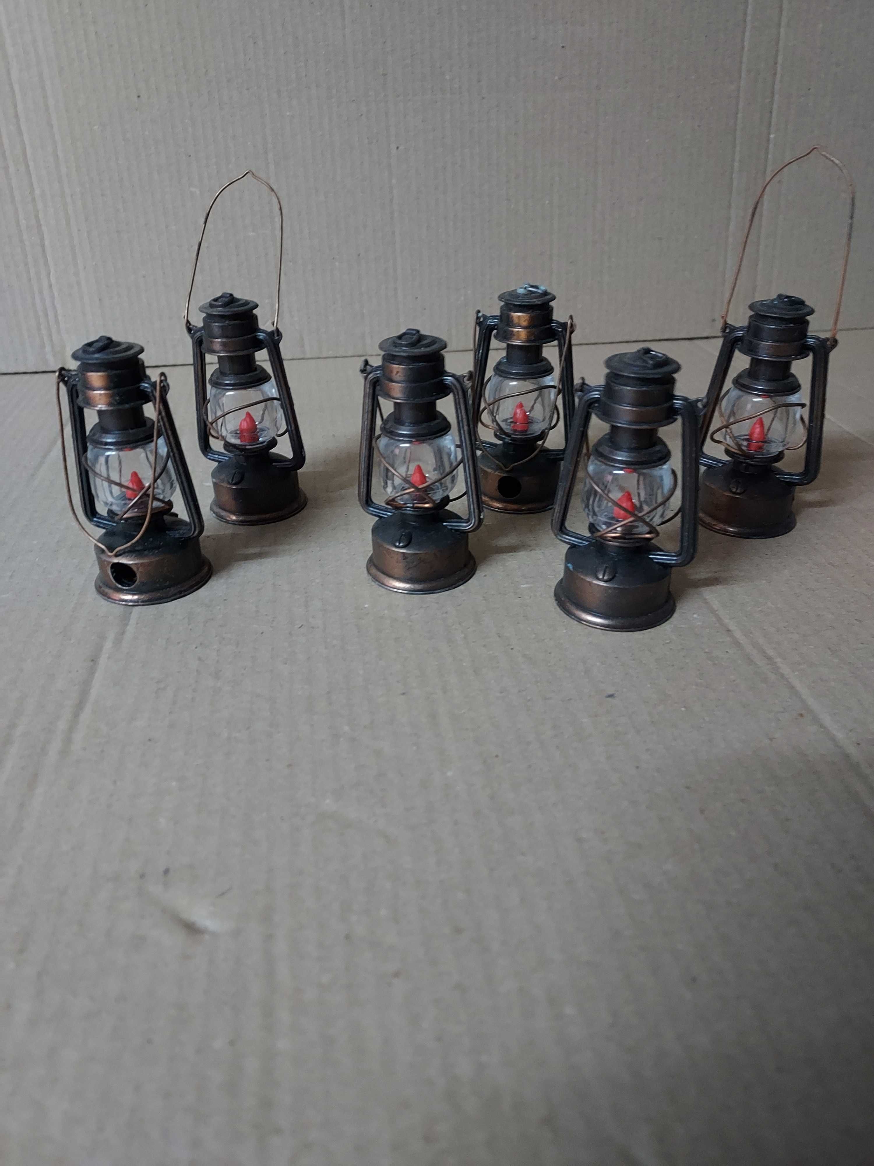 Candeeiro com Afiadeira Miniatura – Peça Decorativa Única