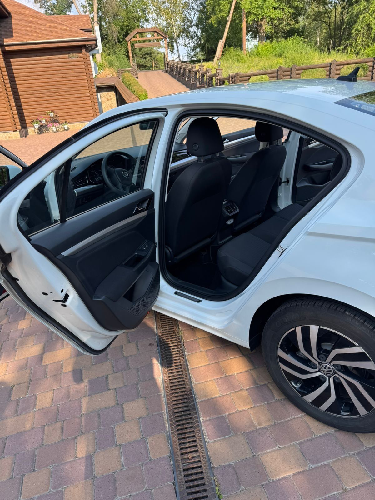 Volkswagen E-bora 2020