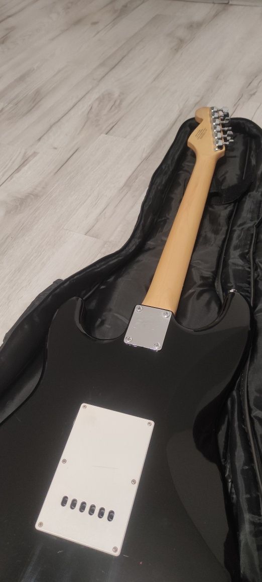 Gitara elektryczna Fender Squier + kombo Marshall