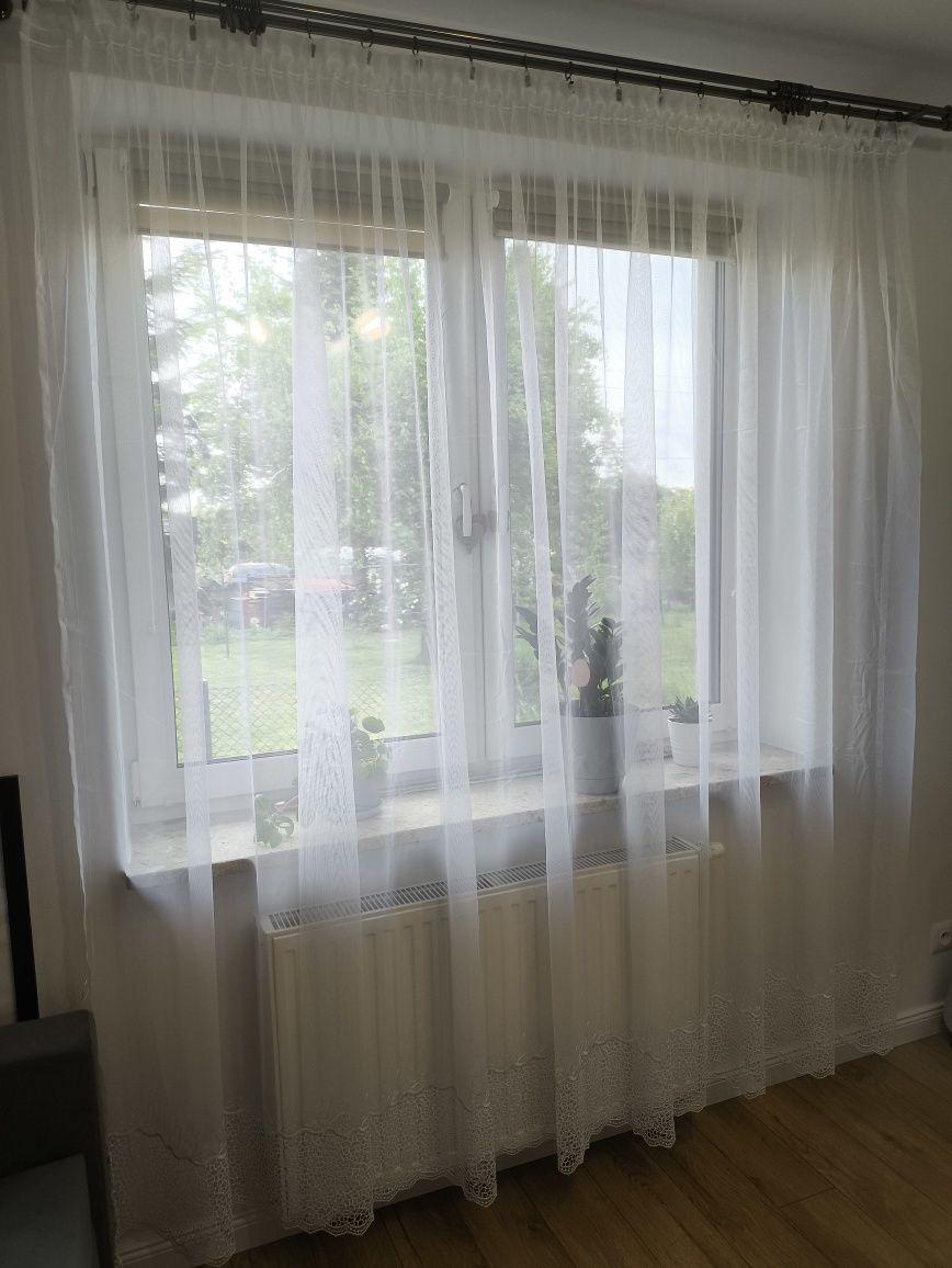 Śliczna Nowa firanka z połyskiem 4m/2,27m.