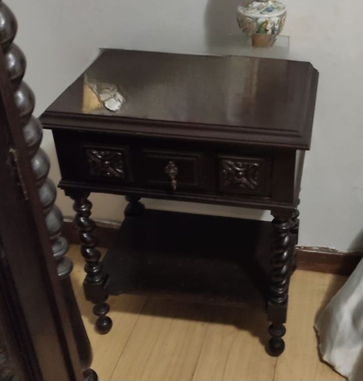 Quarto antigo completo
