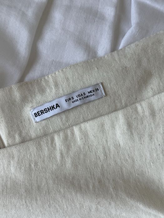 Мини платье bershka на одно плечё лён вискоза эластичное