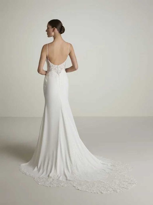 Vestido de noiva sereia em crepe a menos de 50% do preço de compra