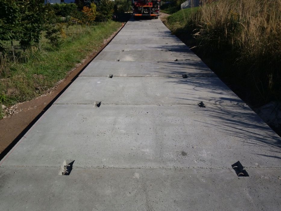 Prace ziemne wykopy wymiana gruntu montaż układanie płyt drogowych