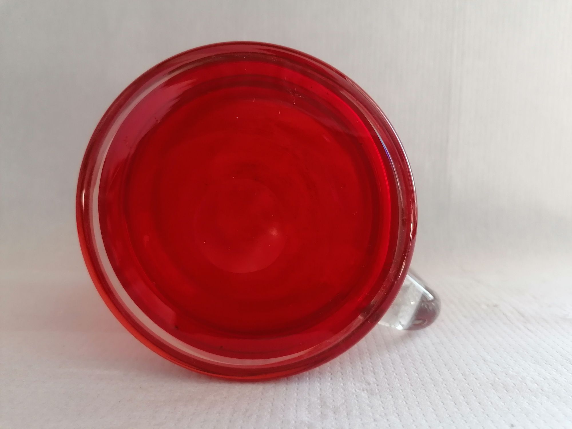 Ładny szklany czerwony kufel, kolorowe szkło PRL