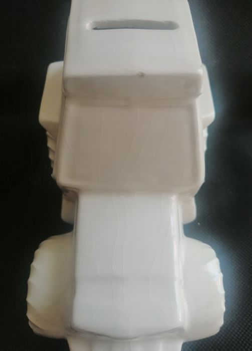 Trator mealheiro louça banco Crédito Agrícola Mútuo uma raiz no País