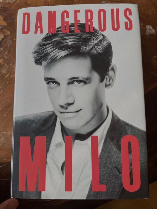 Twarda: Milo - Dangerous - ksiazka w jezyku angielskim