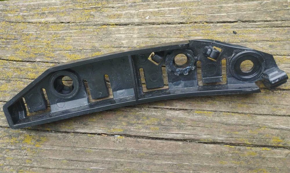 Кріплення кронштейн крило бампер Tesla Model 3 Y направляюча крепление