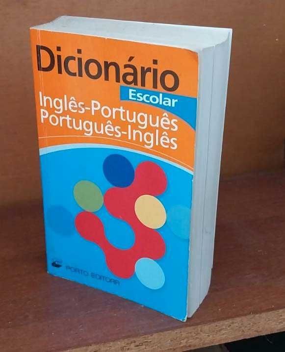 Dicionários em bom estado