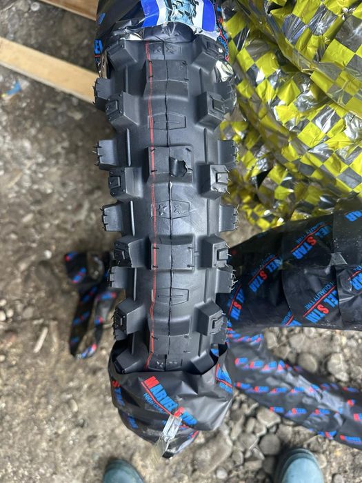 Мото шини колеса