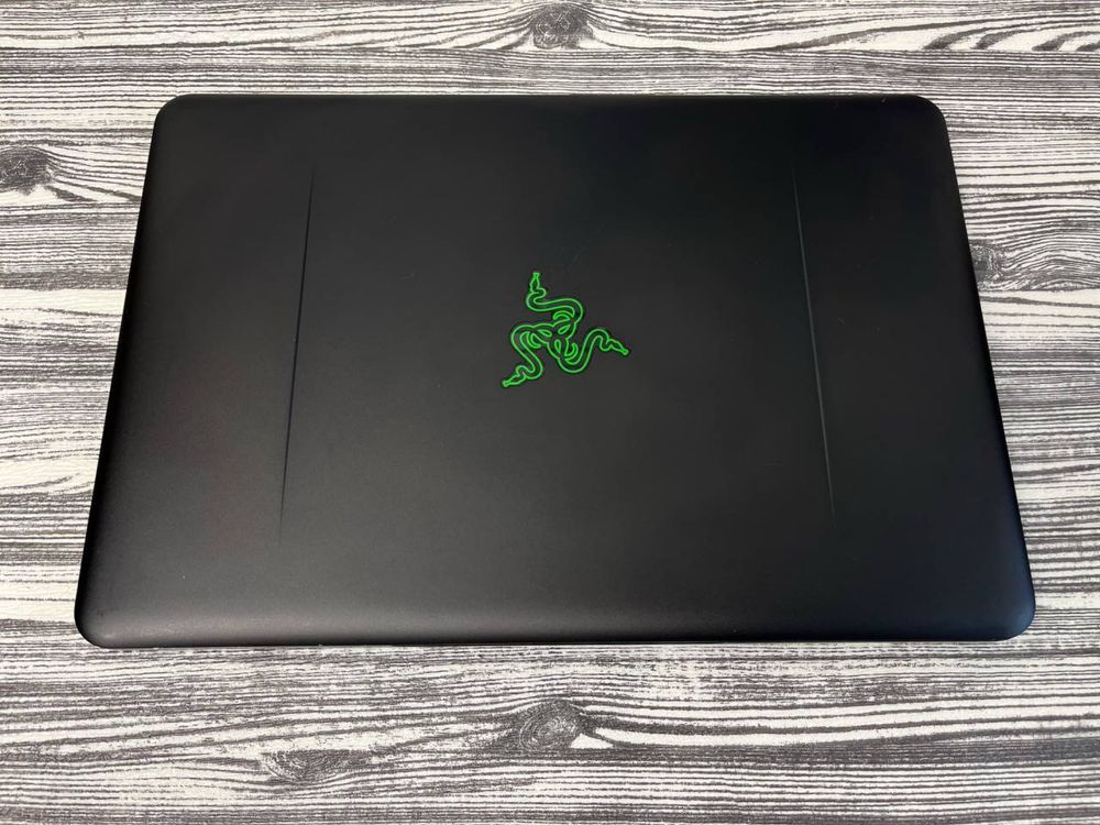 Razer 14/FHD/IPS/i7-6/GTX1060/16Gb/SSD512Gb Blade RZ09