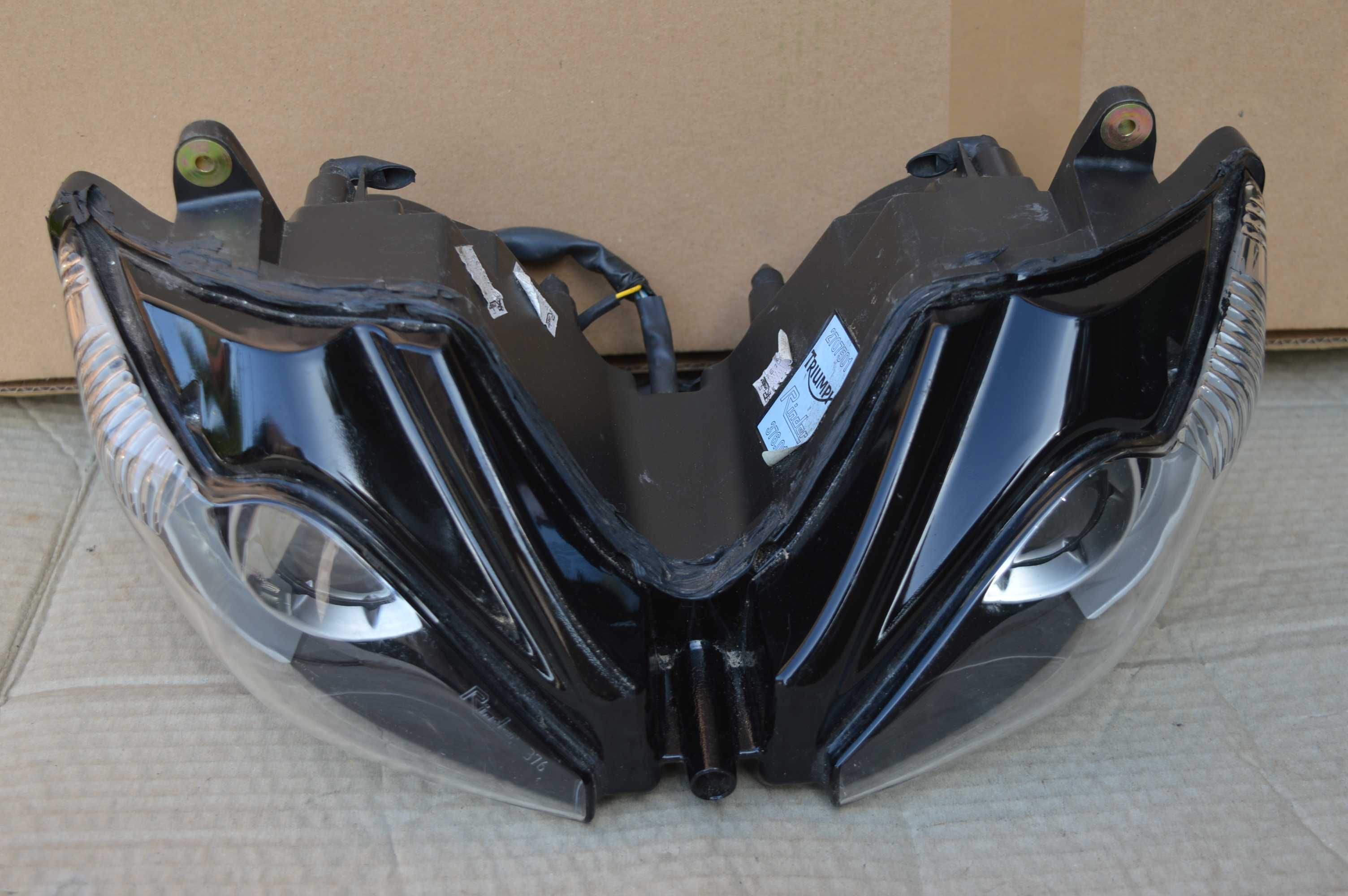 Triumph Daytona 675 '06-08r REFLEKTOR lampa przód