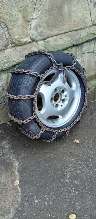 Ланцюги на колеса проти ковзання на легкові та вантажні автомобілі