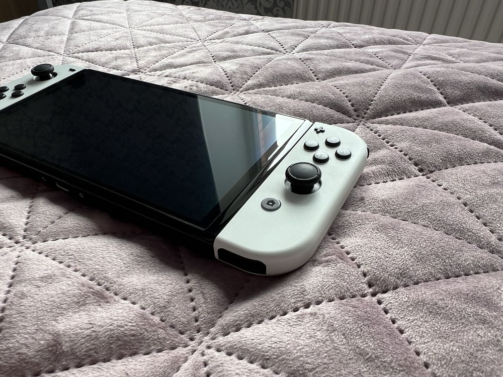 Продам Nintendo Switch Oled