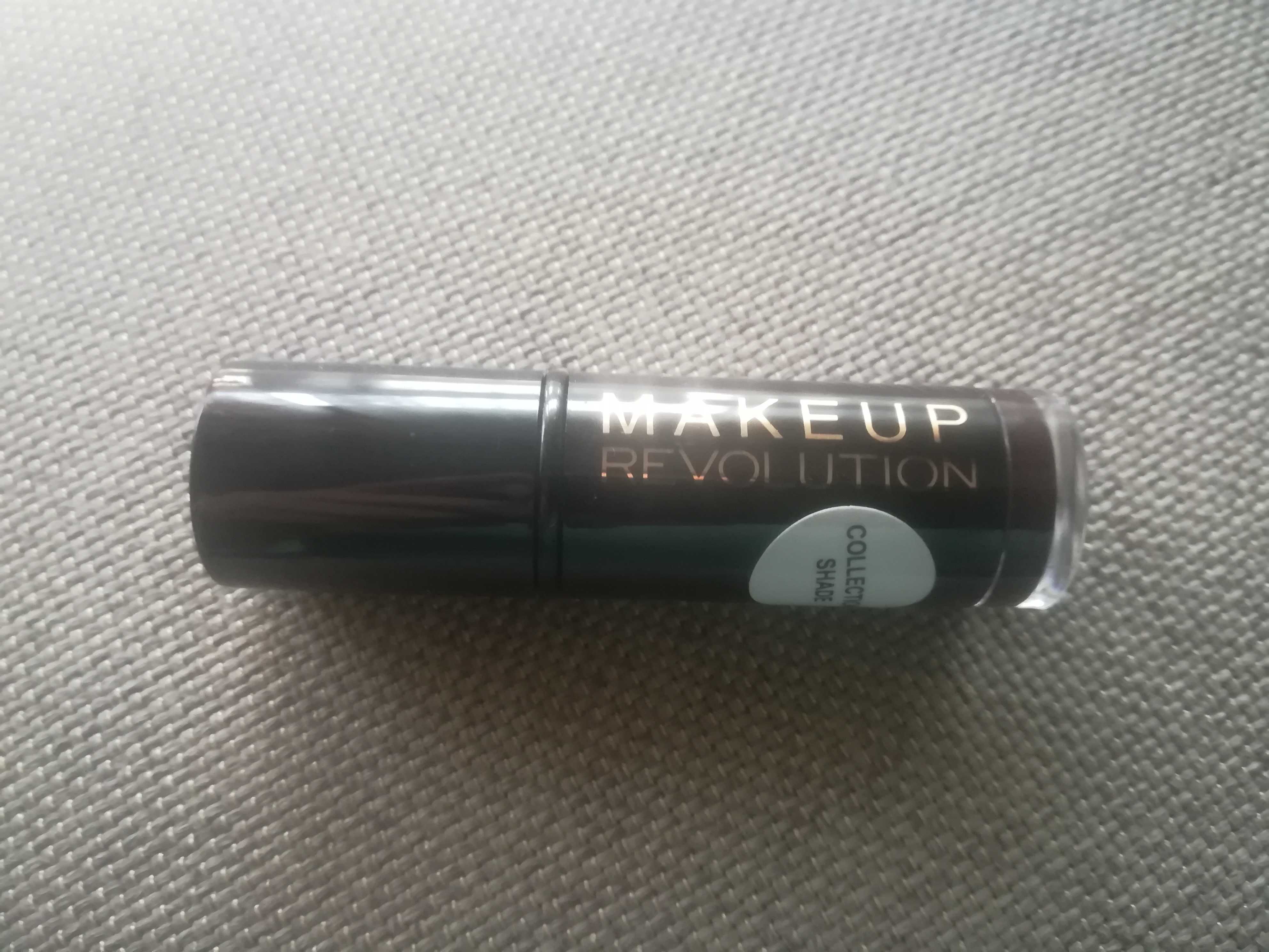 Batom make up revolution