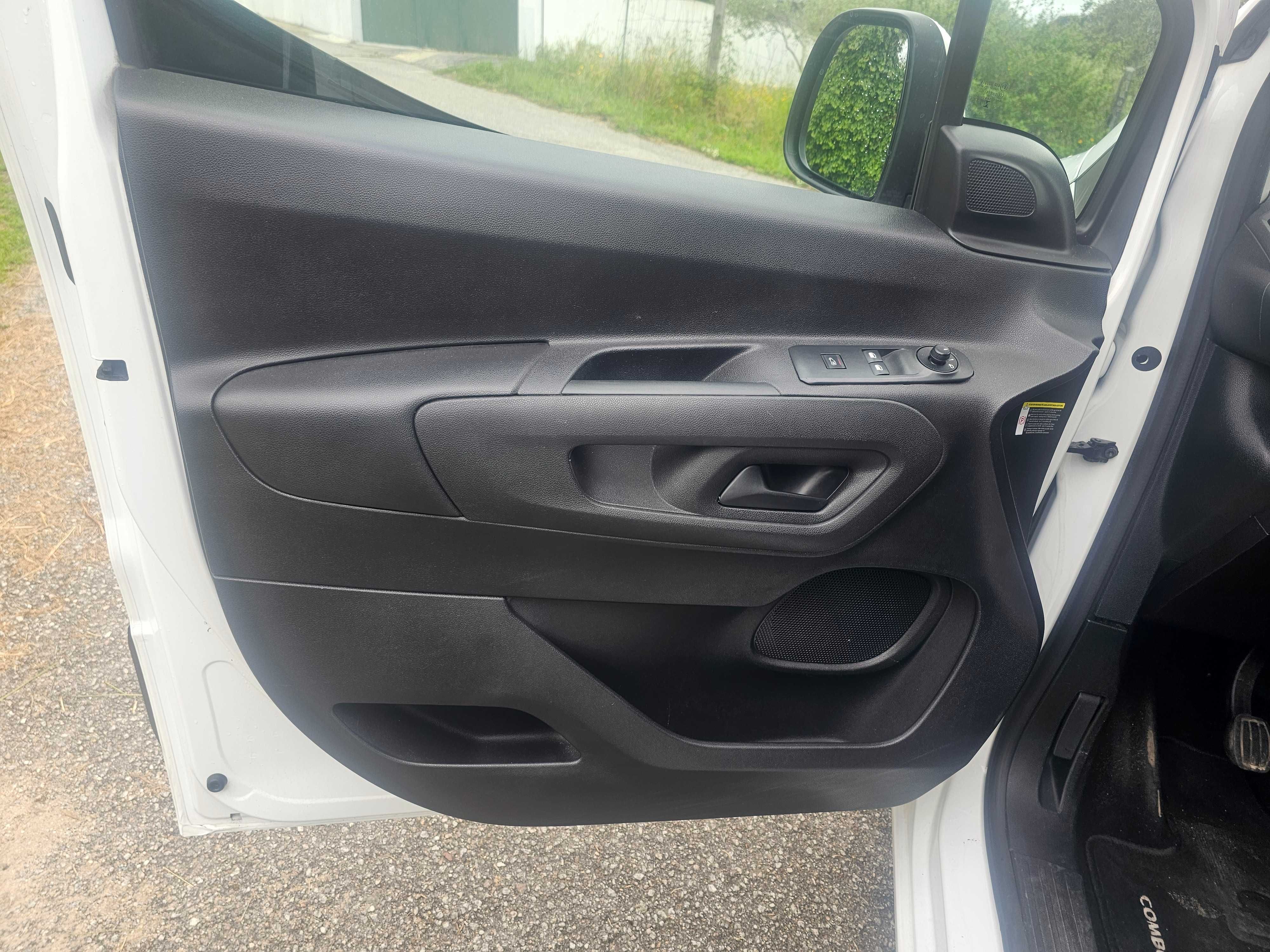 Opel Combo Ano 2020