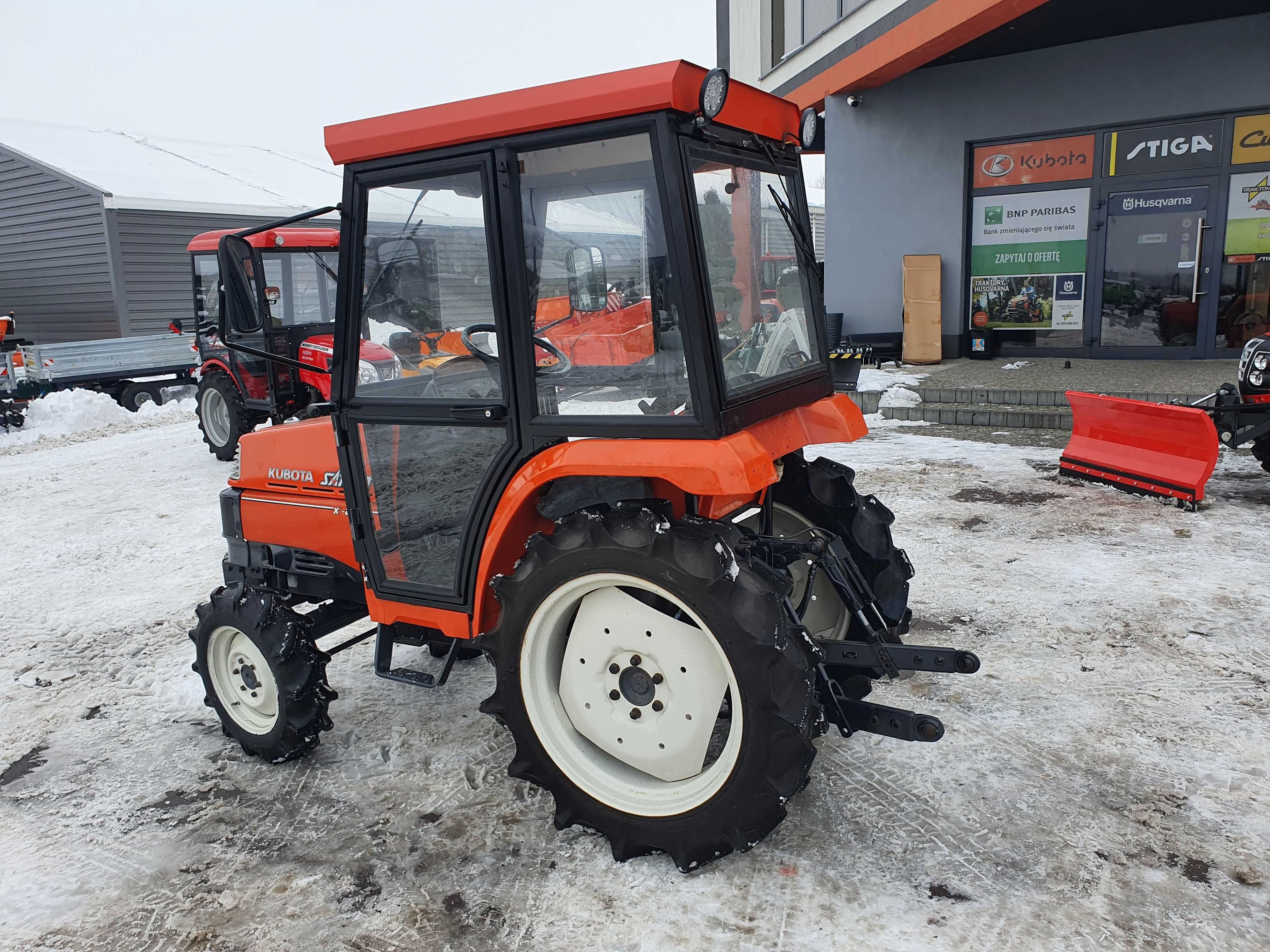 Kubota Saturn traktor 4x4 diesel kabina 4-cylindry, pług