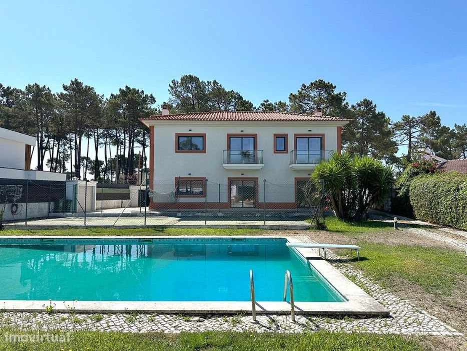 Moradia T10 com Piscina e Campo de Jogos na Verdizela - Dois Imóvei...