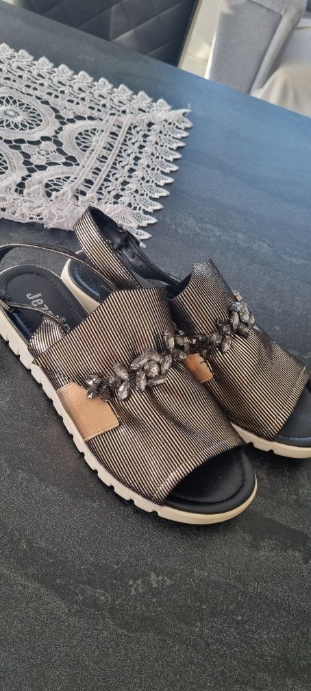 Sandalki 38 jezzi