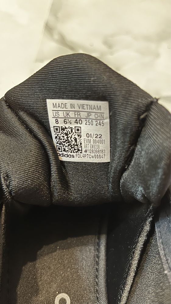 Buty Adidas Nowe rozmiar 40 z metką