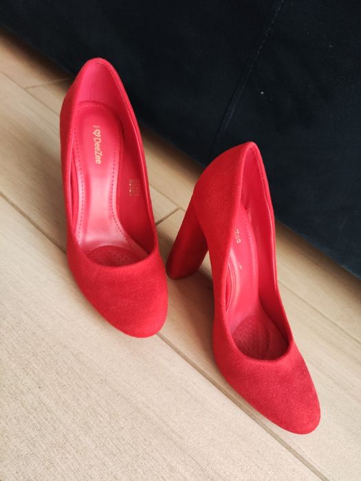 Czerwone pantofle damskie