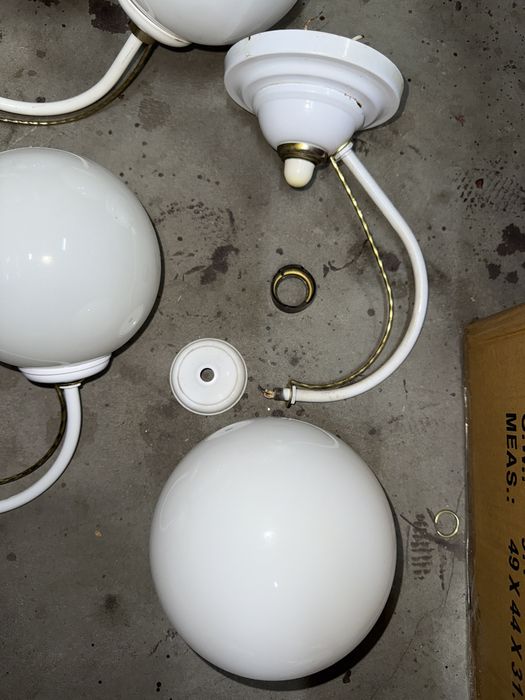 Lampa sufitowa biała z białymi kloszami + dwa kinkiety