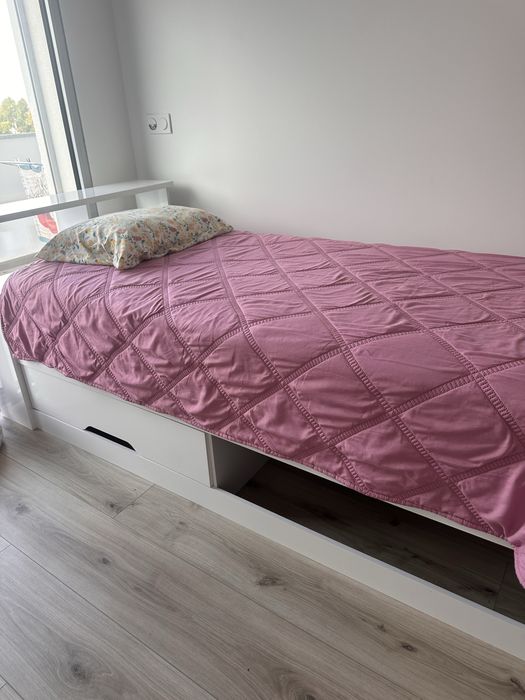 Cama solteiro com gavetas