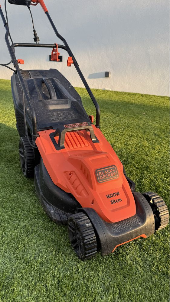 Maquina cortar relva Black&Decker 38cm
