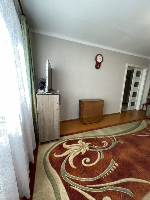 Трикімнатна , доглянута та затишна квартира(!)