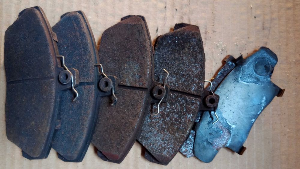 Conj. discos de travões da fr. e de trás oferta de pastilhas