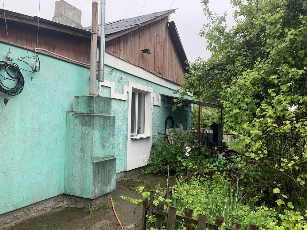 Будинок біля Блакитного озера! с. Нове Залісся! Дуже мальовниче місце!