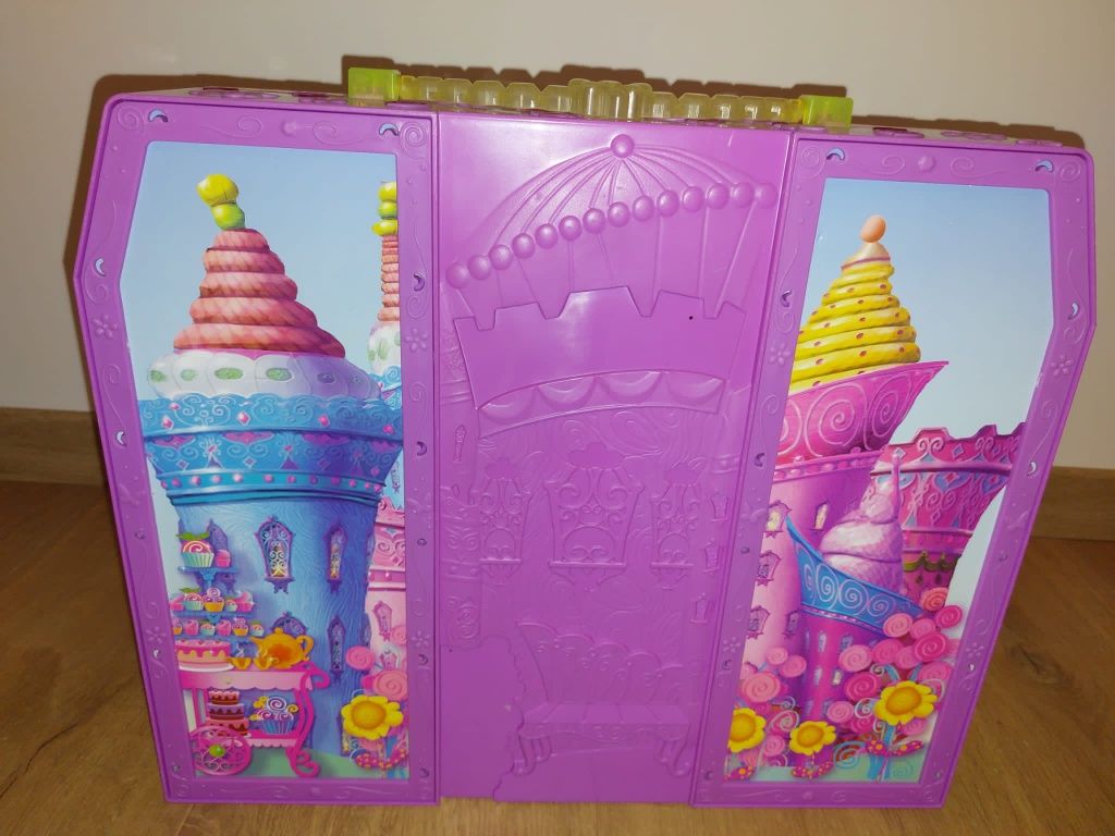 Zamek Barbie walizka