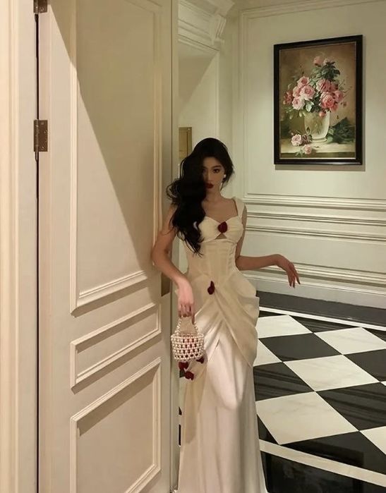 Очень шикарное платье , брала для фотосесии, которая так не состоялась